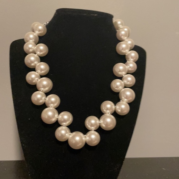 Jewelry - Pearls necklace